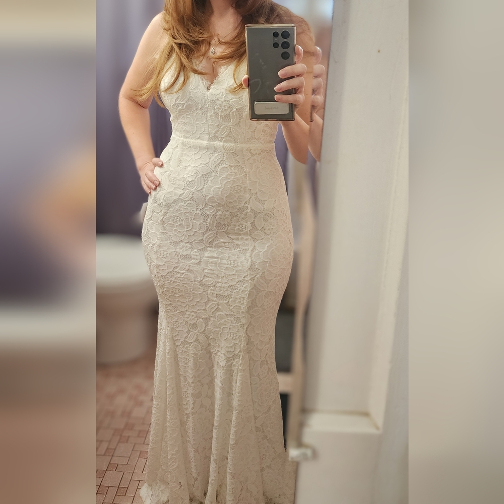 Lace Me Tell You Wedding Dress - Picture 5 of 6
